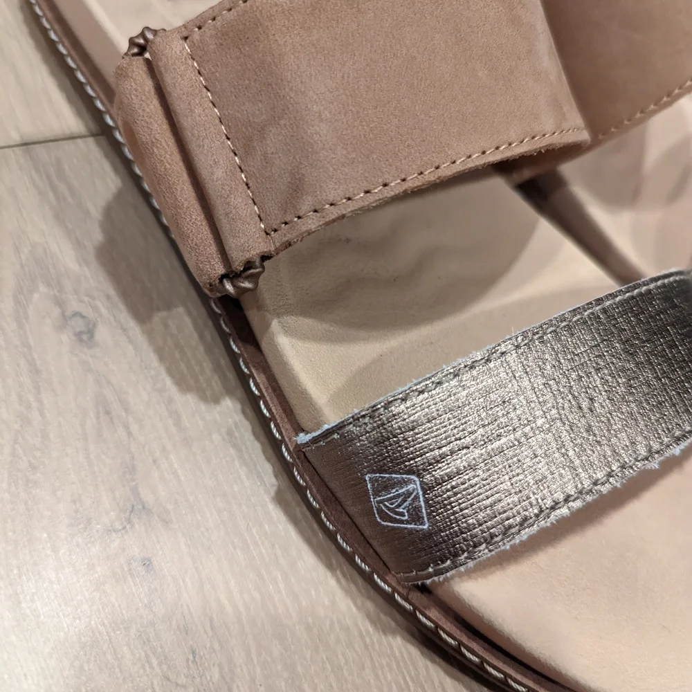 Stylish Women's Sandals in Brown - Picture 6 of 8